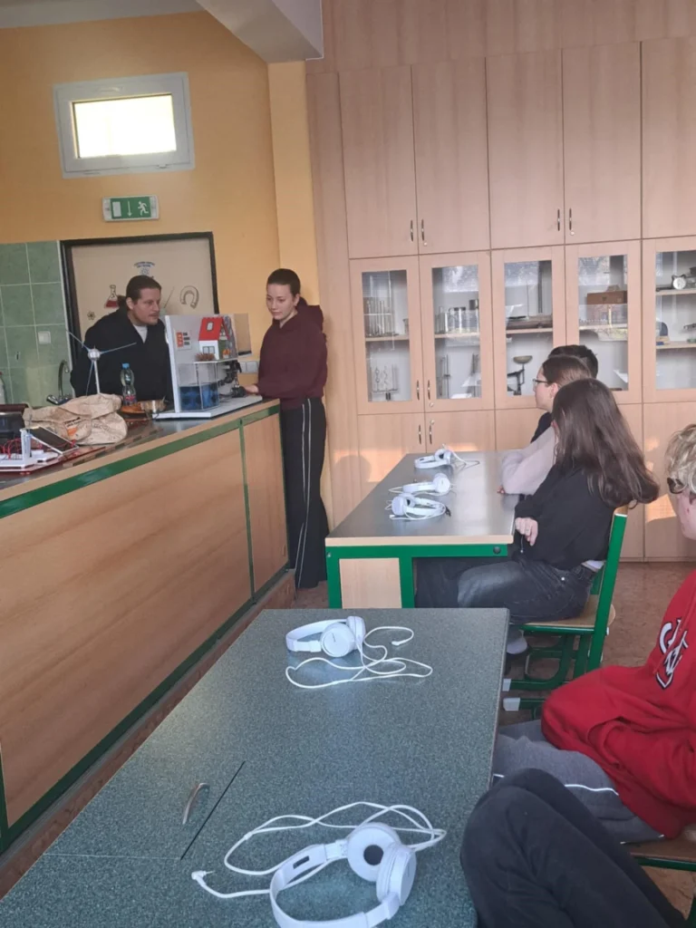 3b547383-453b-4d35-8722-024ebfa1843e